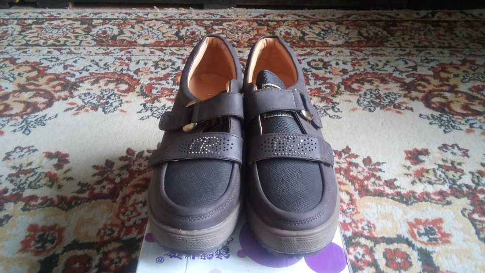 Продам женские туфли