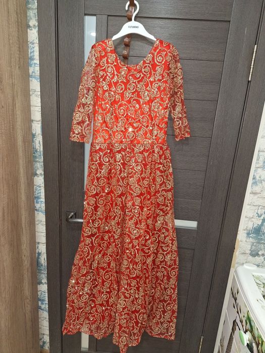 Продам нарядные вечерние платья