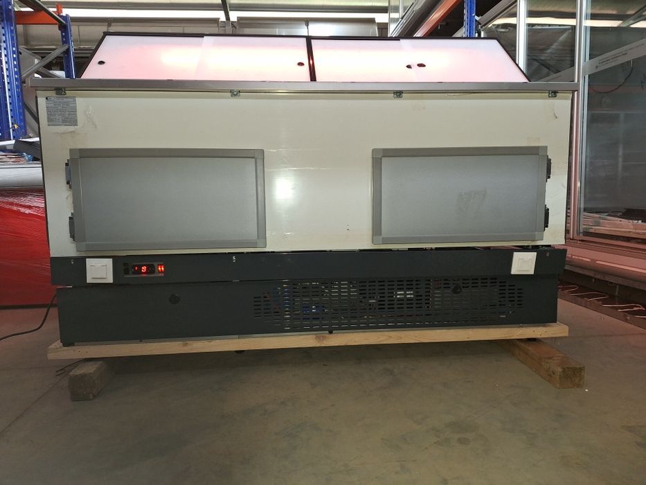 Щандова хладилна витрина 1875мм с вграден агрегат и депо