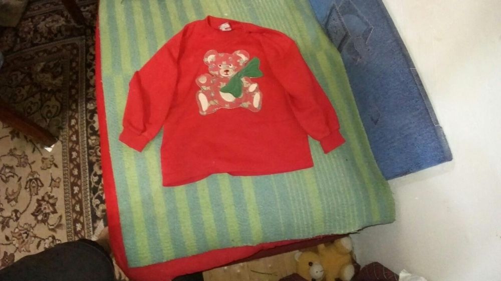 Продам свитера на 5-6 из Европы лет