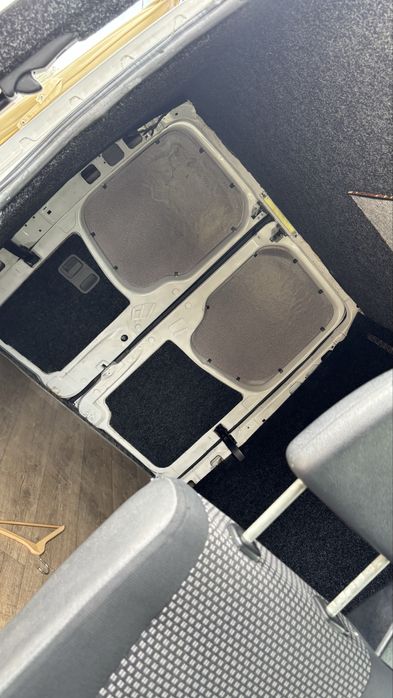 Vand Mercedes -sprinter, an 2007 , nr locuri 5+1 motor 2,2