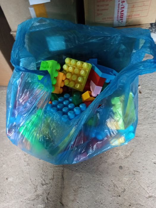 Продам конструктор крупный.