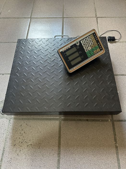 Продаю напольные весы XXL 62×52 см – для больших и тяжёлых задач