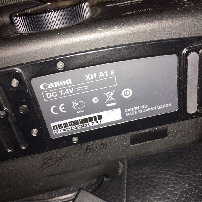 Професионална HD видеокамера Canon HX A1