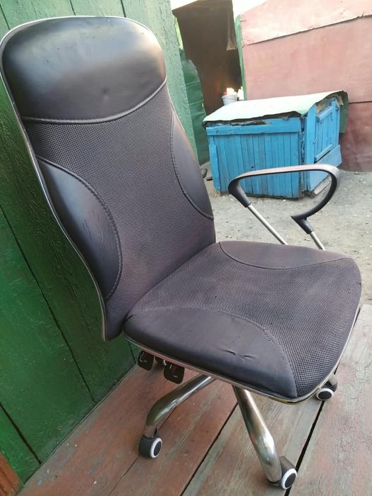 Продам с доставкой компьютерное кресло