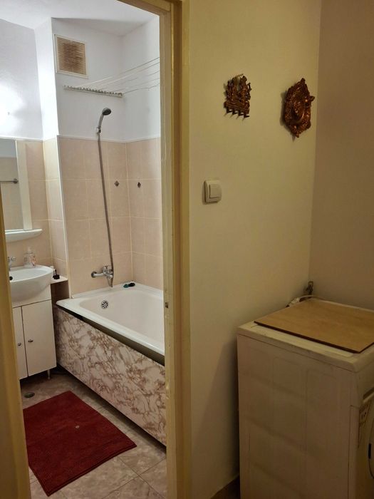 Închiriez apartament