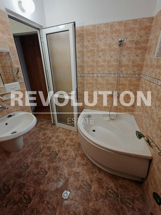 Дава се под наем Тристаен апартамент в Пловдив, Младежки Хълм - 130 кв.м за 600 € - Снимка #18