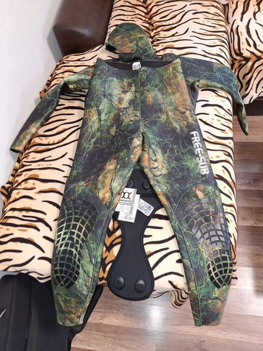 Неопренов костюм за подводен риболов.