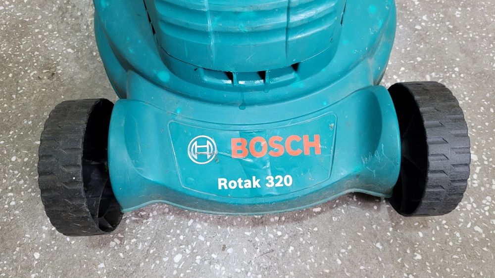 Masina de tuns gazon iarba Bosch Rotak 320