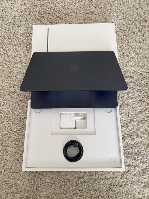 Laptop Macbook Air M2 stare impecabila