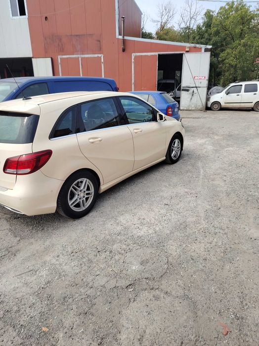 Mercedes Benz B180