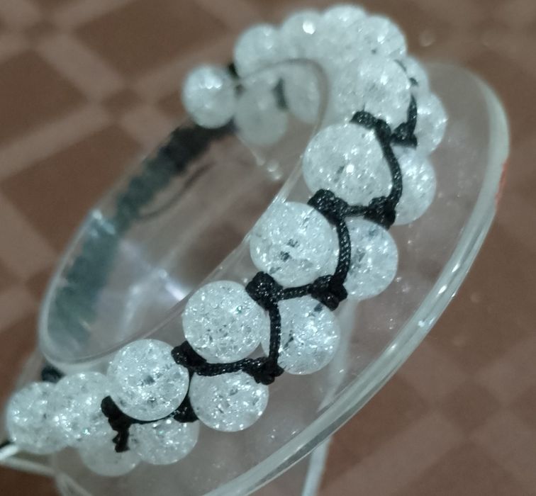 Гривни от естествени камъни