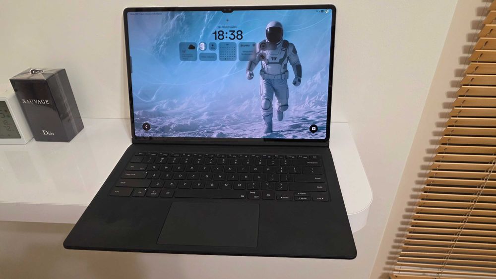 Samsung Galaxy Tab S8 Ultra 5G (390€) + Оригинален калъф с клавиатура (90€)