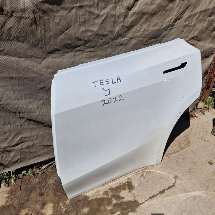 Tesla  Y 2022 задна лява врата