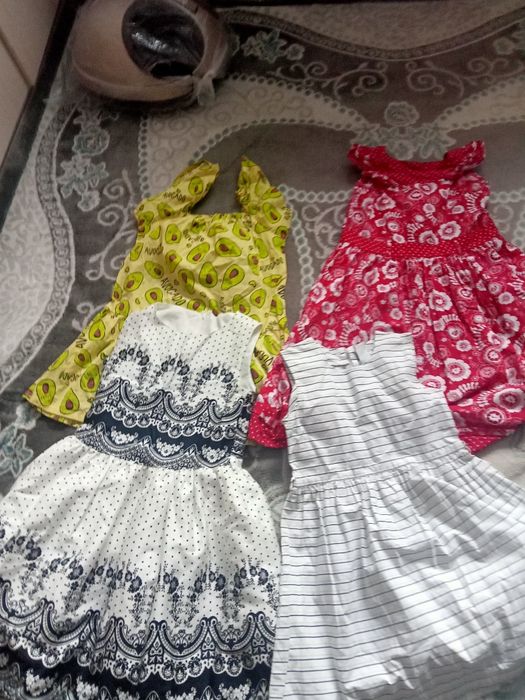 Платье для девочки продам