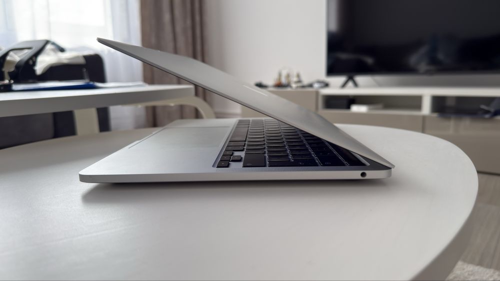 MacBook Pro 13-inch M1 512GB SSD 8GB RAM Silver