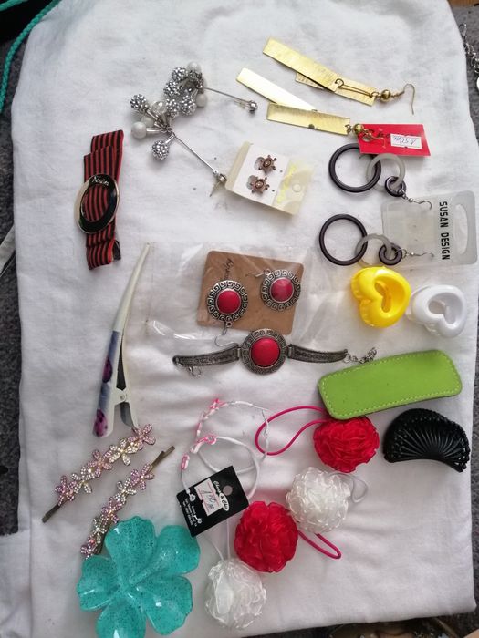 Бижута, обеци, гривни