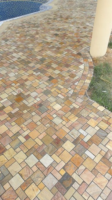 Мозаичные плиты из натурального камня( брусчатка)