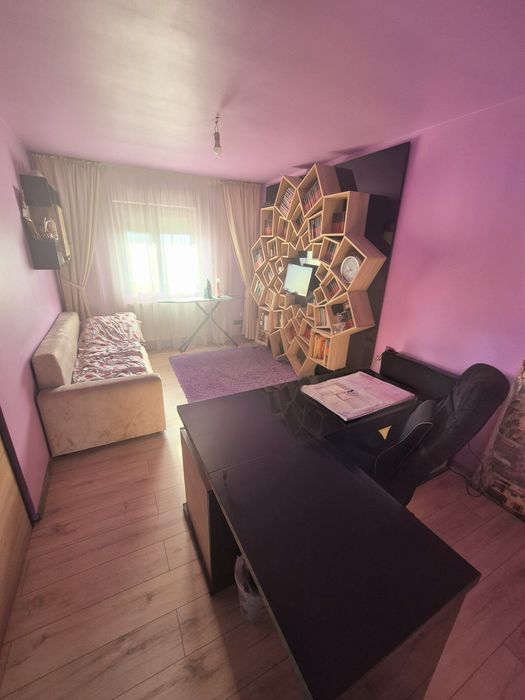 Vand mobila de birou făcută la comanda