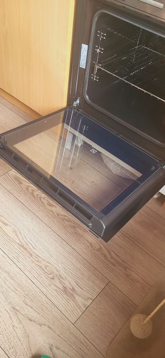 Продам духовой шкаф Electrolux серый