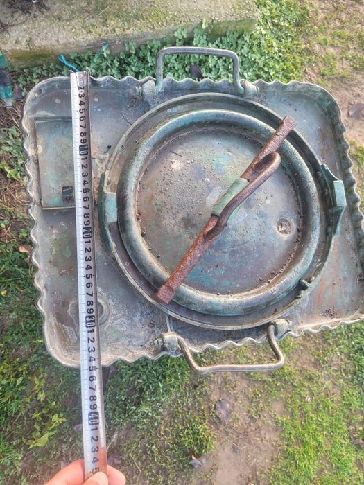 Vas din alama cu capac ermetic