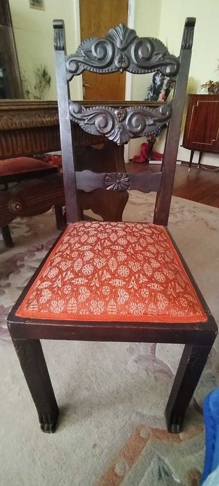 Masă din lemn masiv din nuc stil florentin secolul XIX