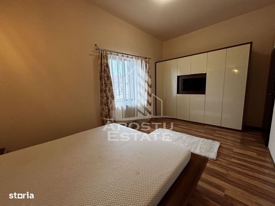 Mansarda inalta cu 2 camere de vanzare, loc de parcare, Dumbravita