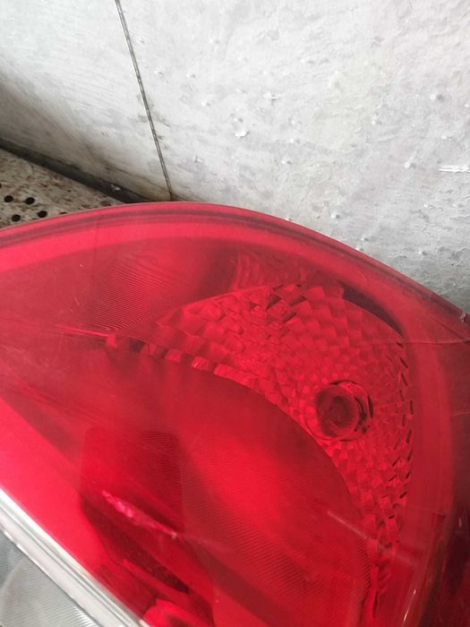 Stop tripla lampa dreapta renault clio 3 8200776050