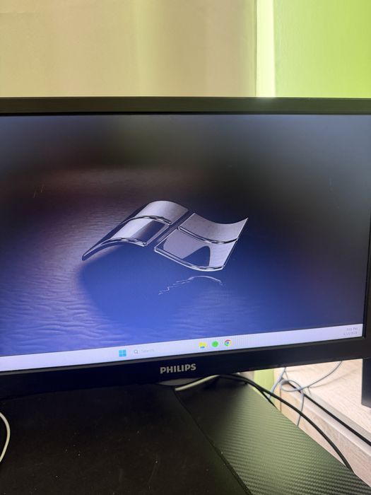 Геймърски компютър с периферия