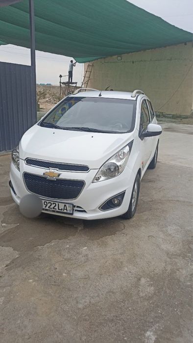 Spark.2011-yil Rangi Oq