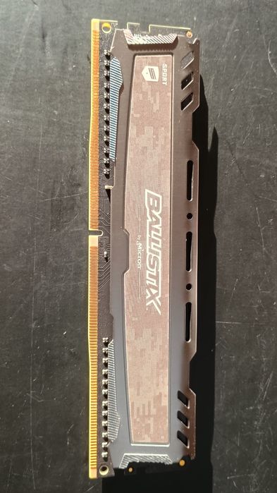 Memorie RAM desktop 8 GB ddr4 2666 cu radiator Micron Ballistic o bara
