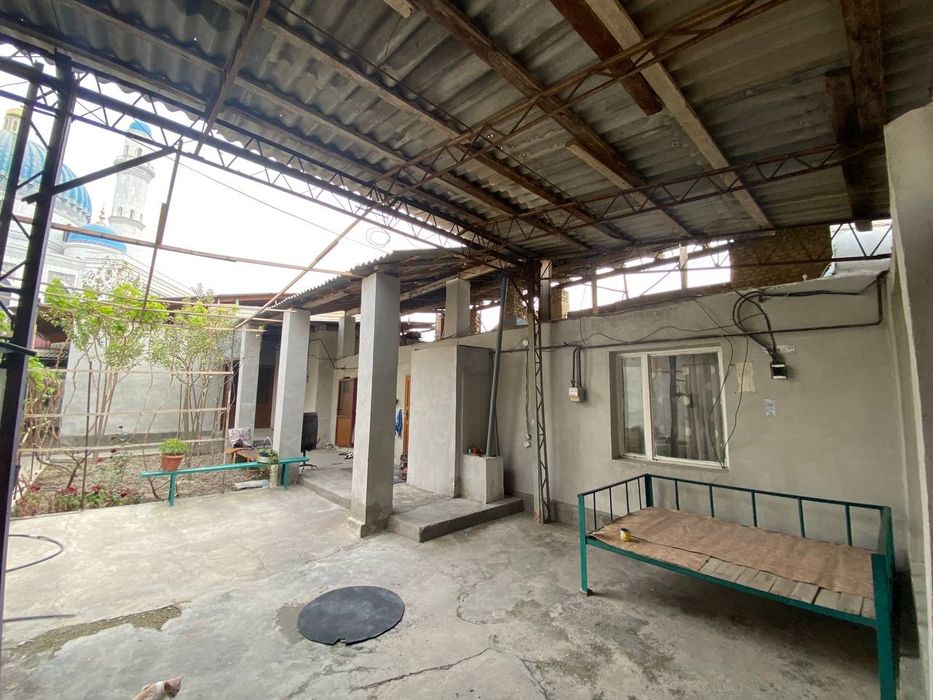 Продаётся дом в бектемирском районе. Земля 3,9 соток.