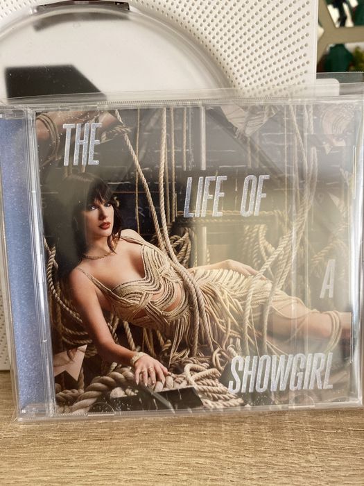 Taylor Swift The Life of a Showgirl (So Glamorous Cabaret Version) CD лимитирано издание