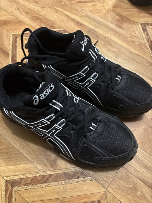 Продам зимнии асиксы