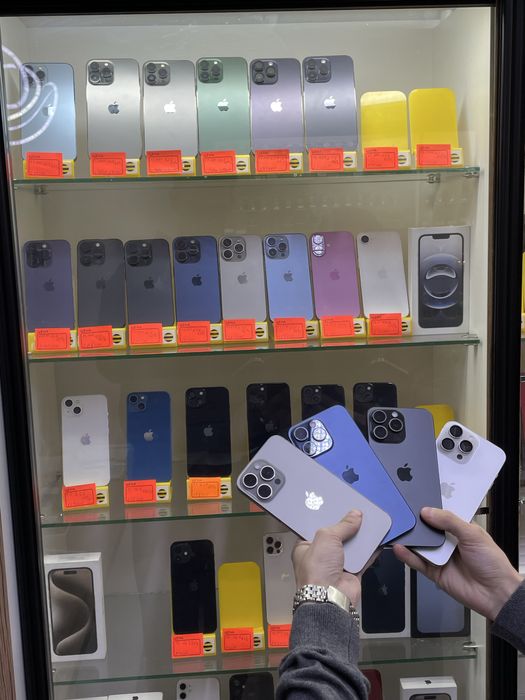 Продам 15 про макс память 256