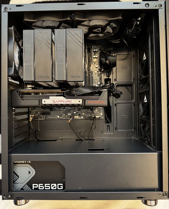 Vând Desktop Gaming i7 14700F + RX 9060 XT 16GB + Monitor