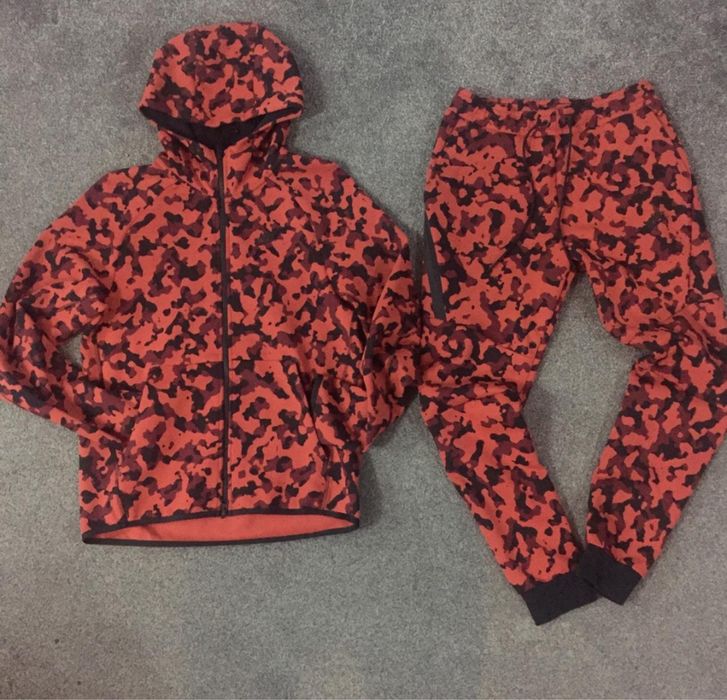 Nike tech fleece camo (red)