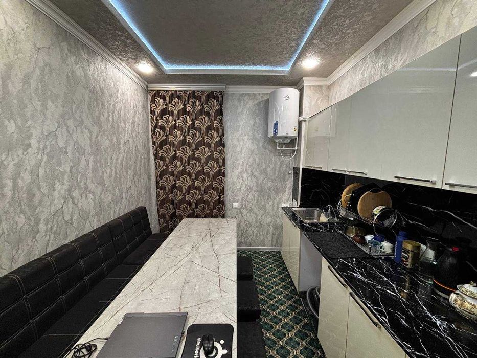 Metro yonidan 2 xonalik xonadon sotiladi 63 m2