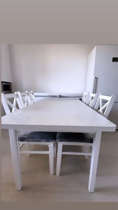 Продается стол со стульями