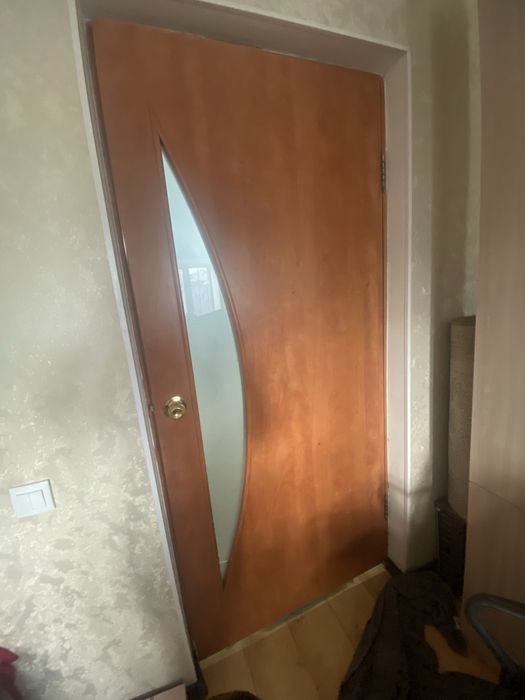 Продам б/у двери в хорошем состоянии весь комплект