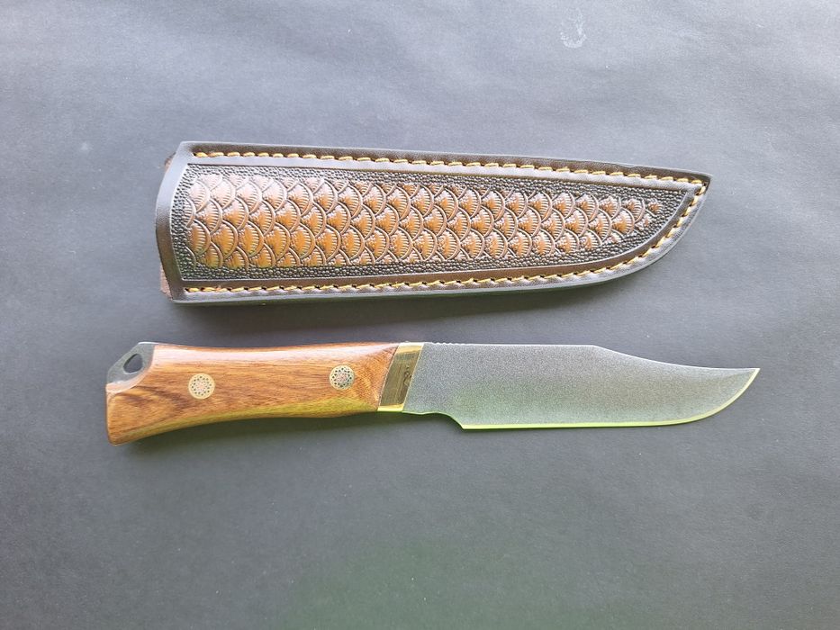 Ловен нож с кожена кания