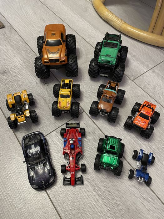 Игрушечные машинки