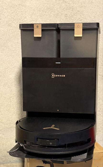 Робот прахосмукачка ECOVACS DEEBOT X8 OMNI, 18 000 Pa, със станция