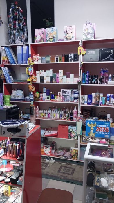 Полки, витрины, шкафы