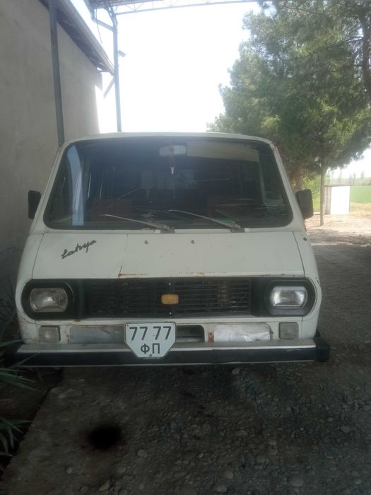 Mashina raf sotiladi radnoy chirik joyi yoq  radnoy puli2000ming$