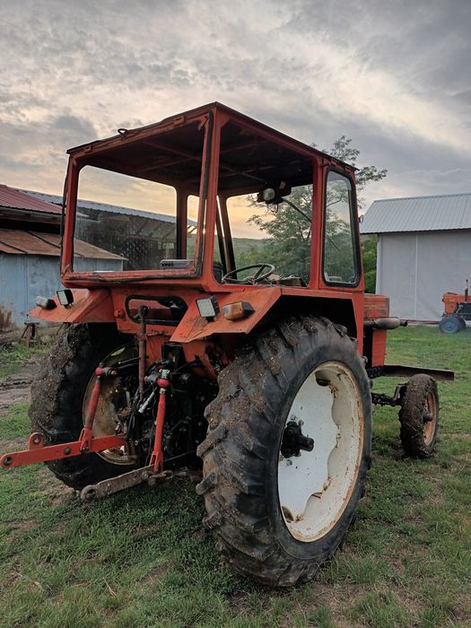 Tractor Universal 650