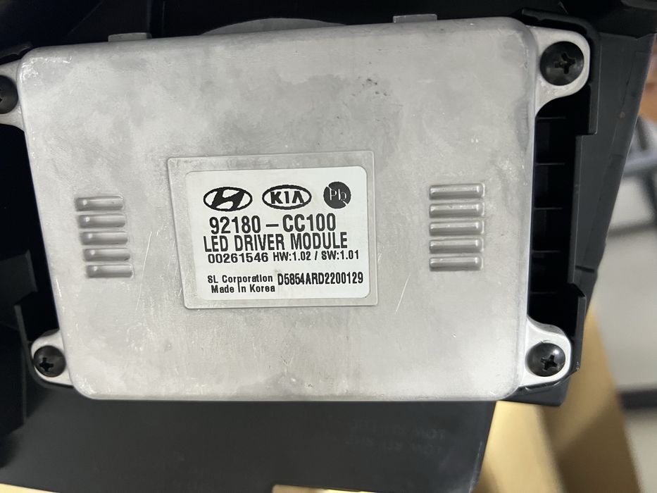 Kia Sonet олди фара