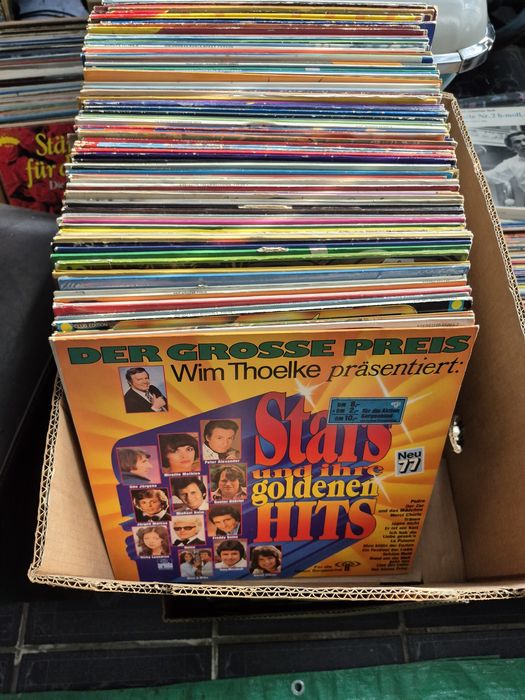 Lot Discuri Vinil colectie 200 in stare buna cu muzica usoara 

- Tot