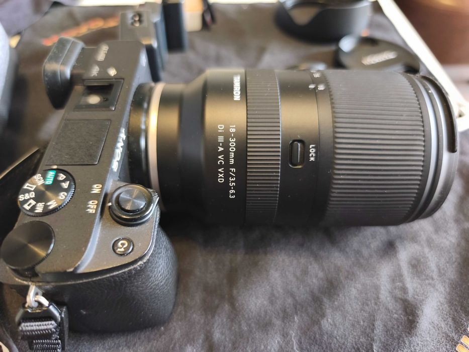 Sony a6400 + Tamron 18-300mm f/3.5-6.3 Di III-A VC VXD + чанта sd карти и батерии (Перфектен влог/травел комплект)