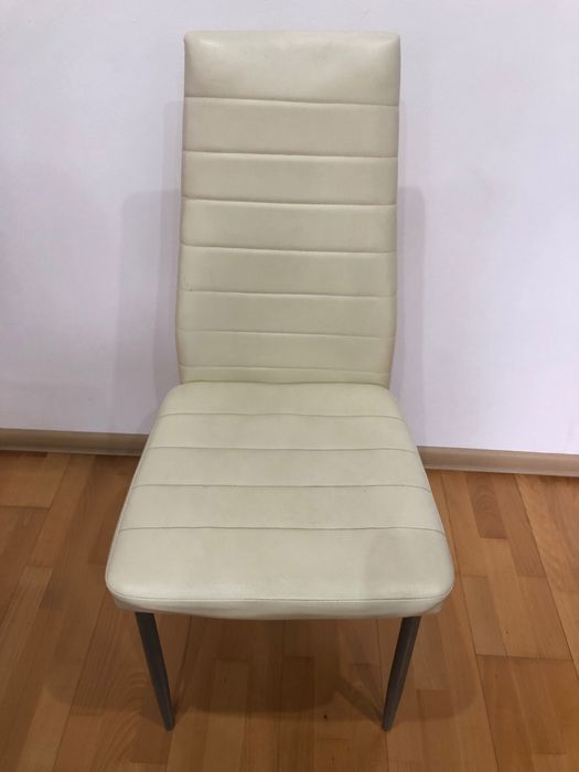 Продавам трапезни столове